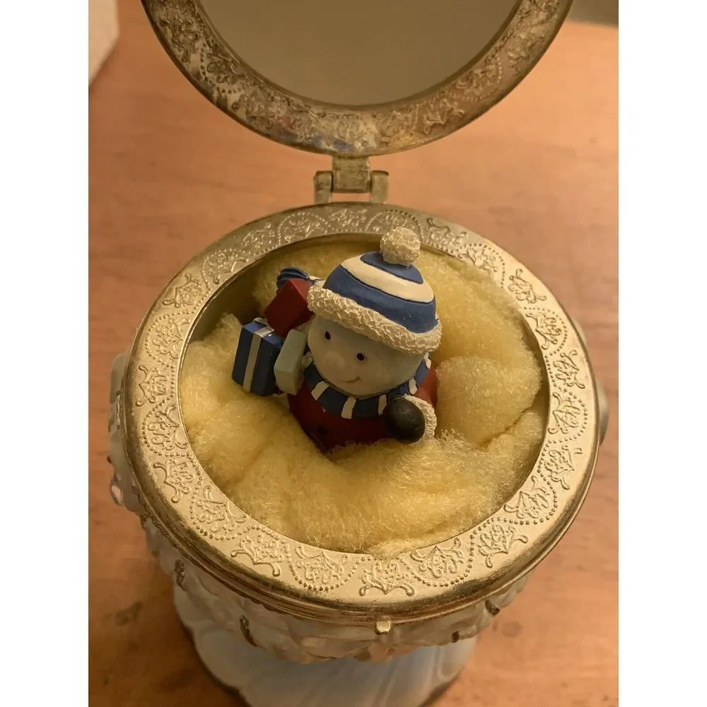 Sankyo Home For Holidays Revolving Musical Egg‎ Plays 